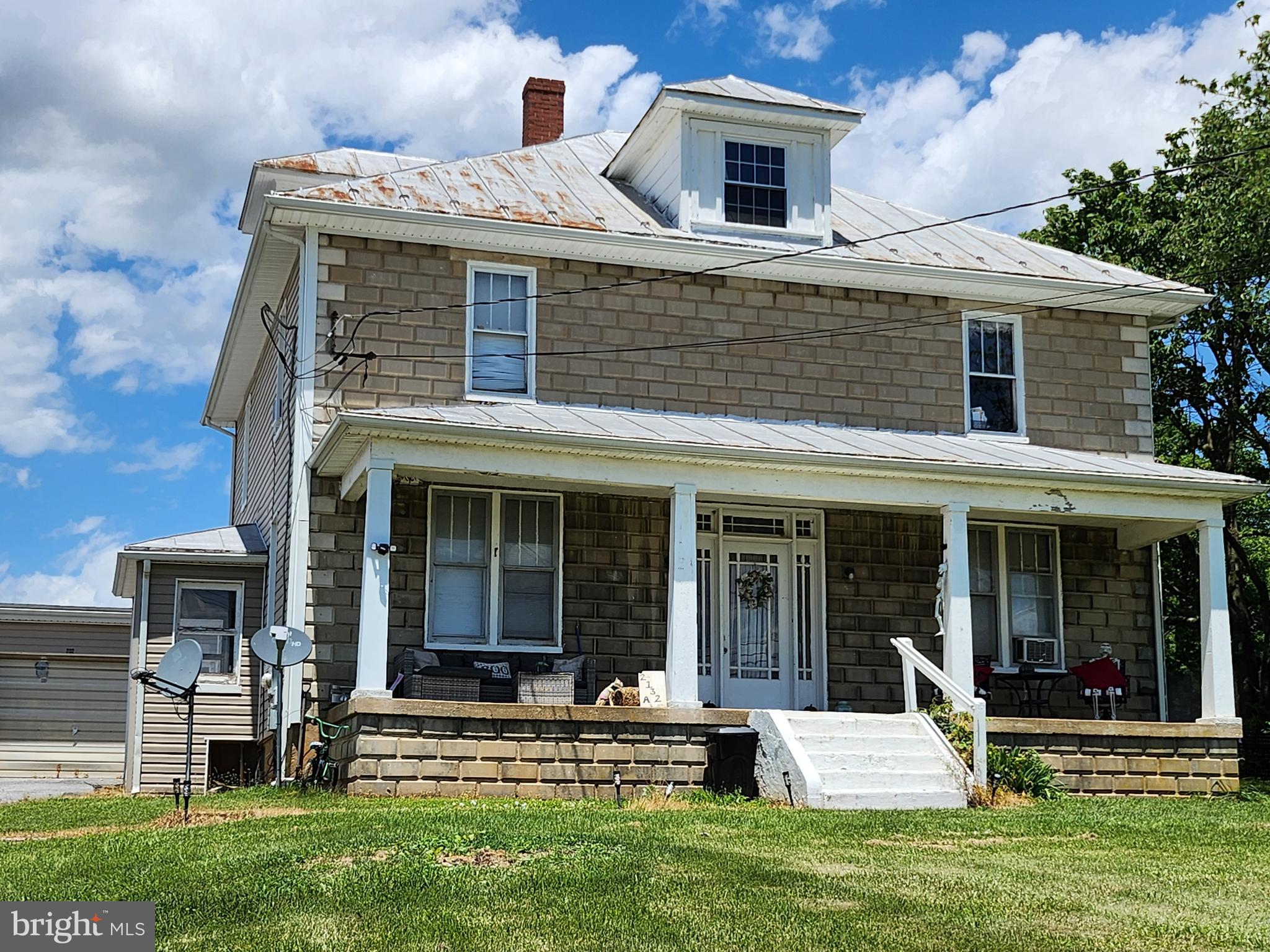 2132, 2124 JEFFERSON
