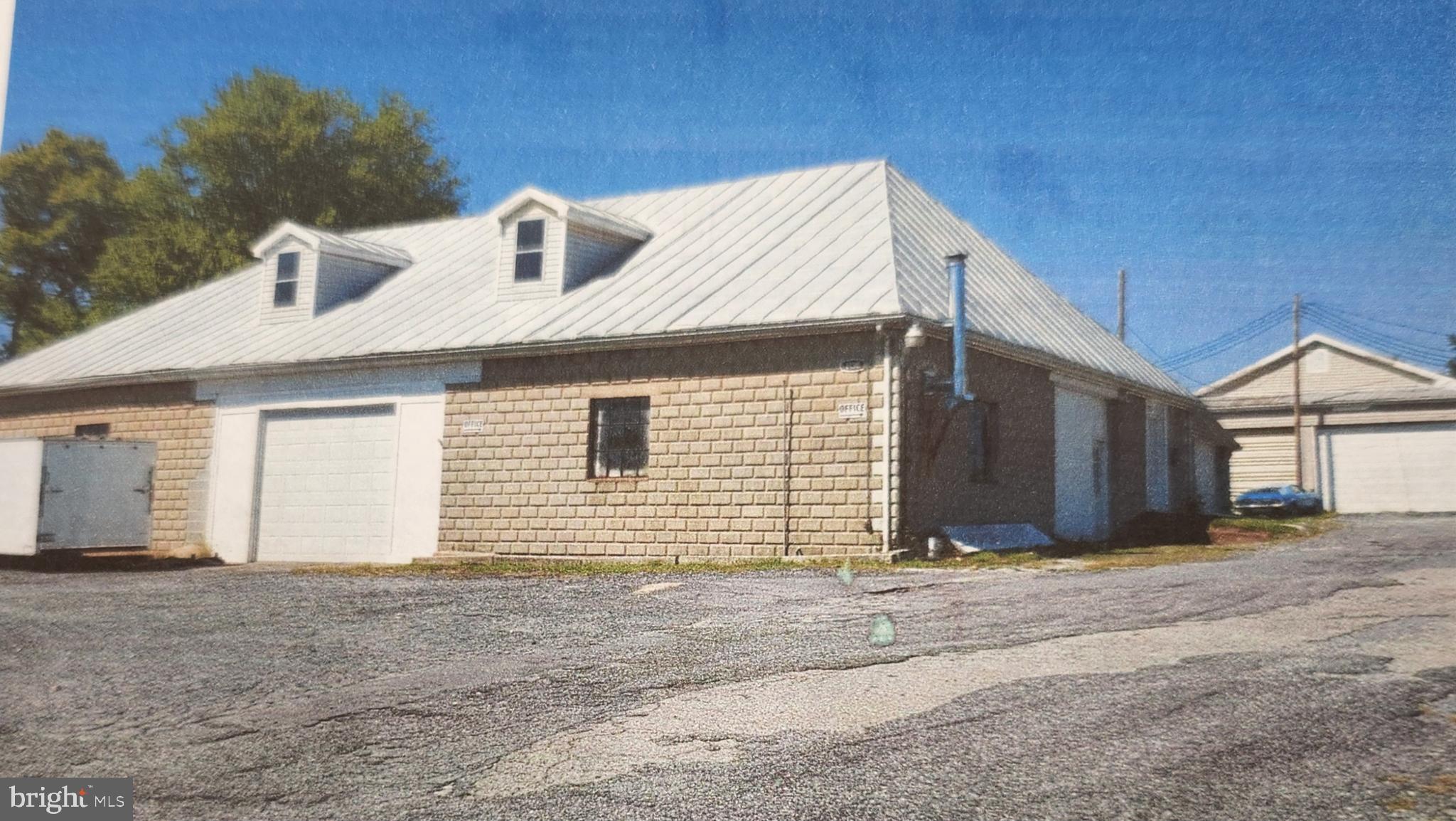2132, 2124 JEFFERSON