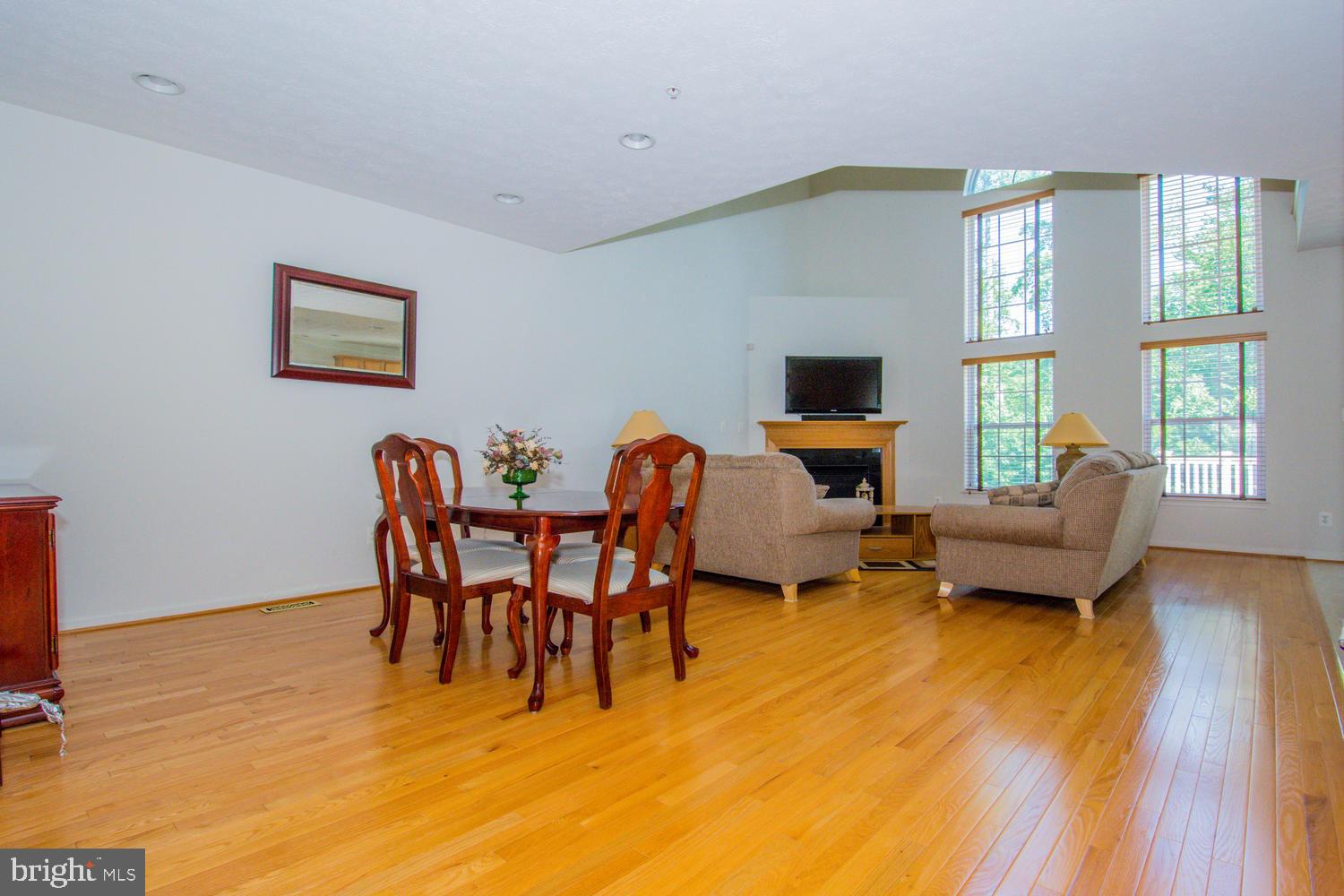 HOLLY WOODS - Residential