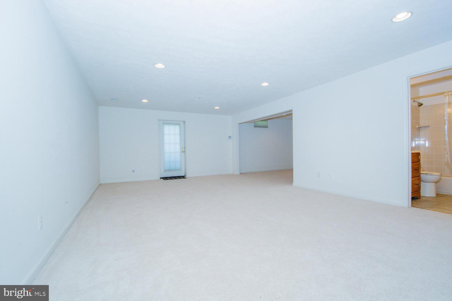 HOLLY WOODS - Residential