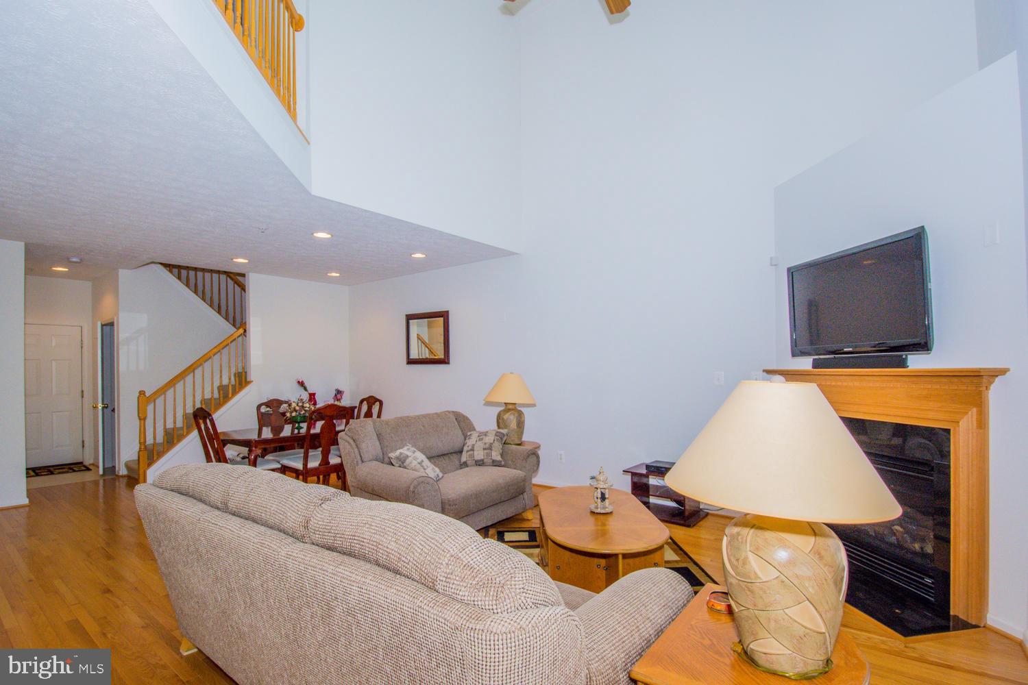 HOLLY WOODS - Residential