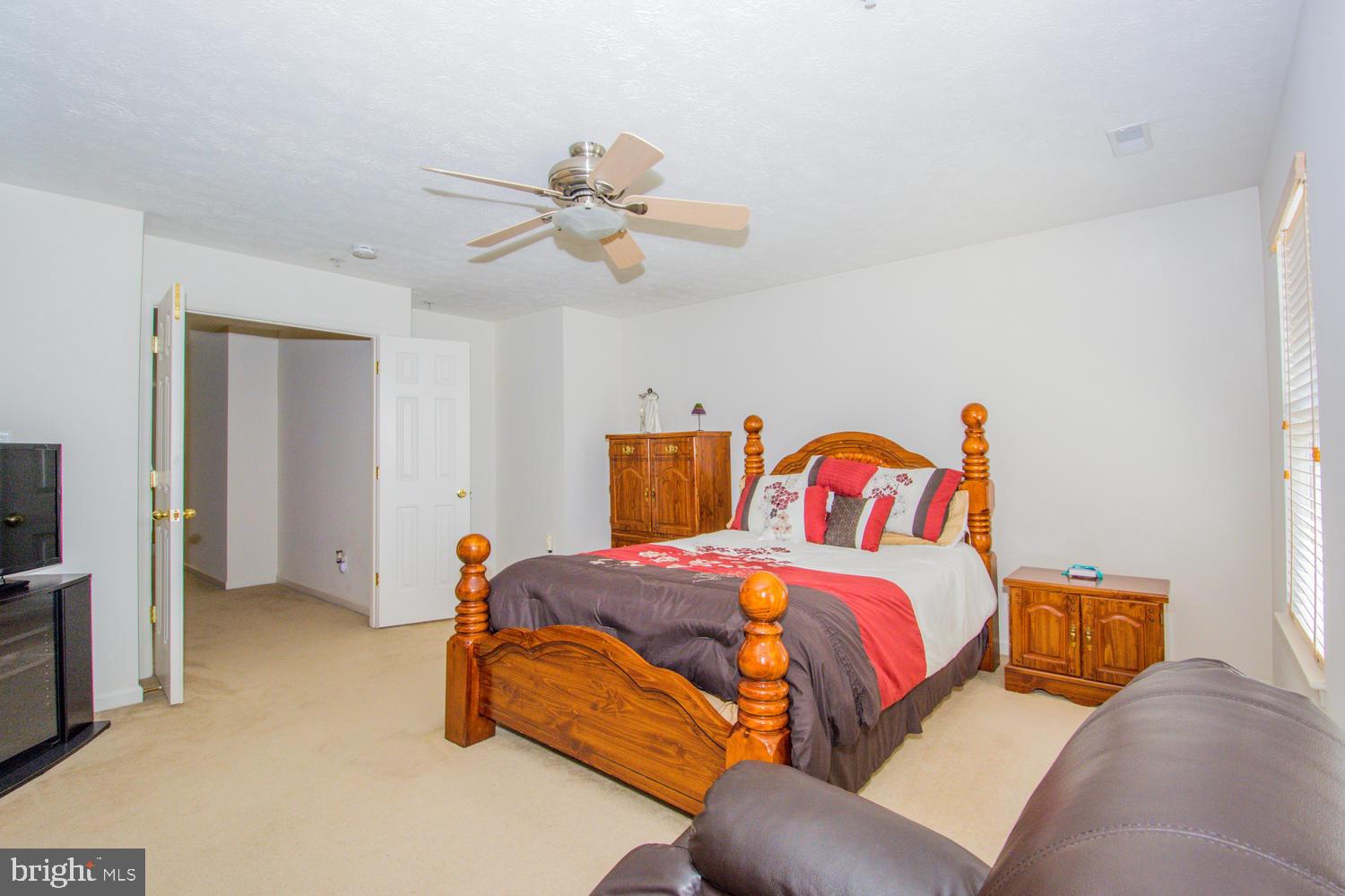 HOLLY WOODS - Residential