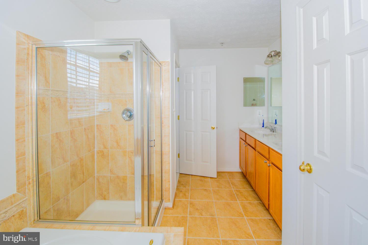 HOLLY WOODS - Residential