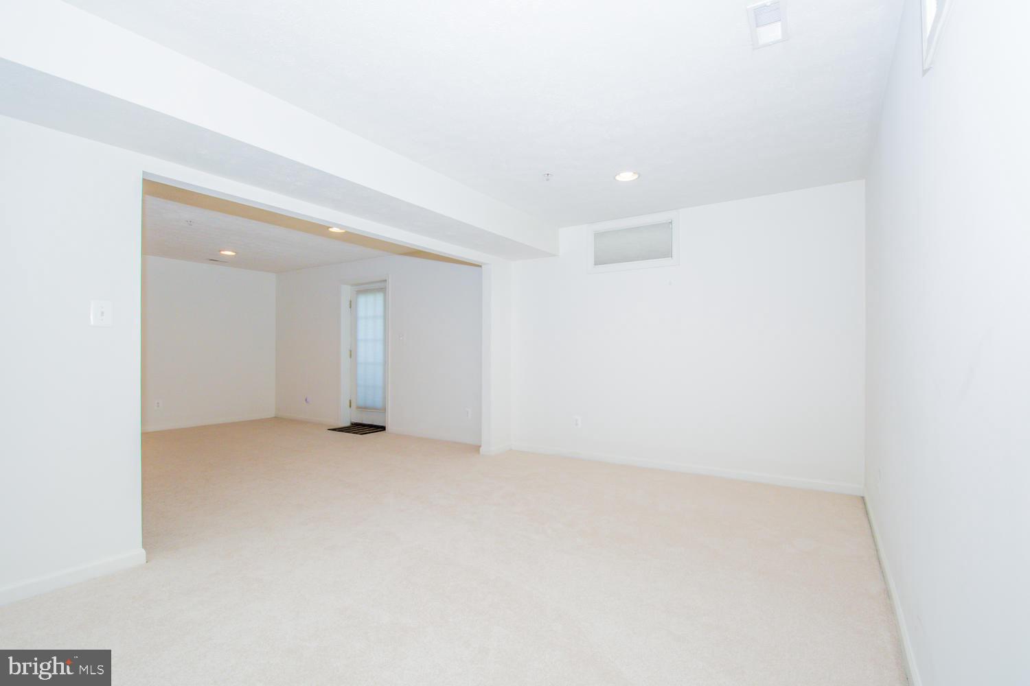 HOLLY WOODS - Residential