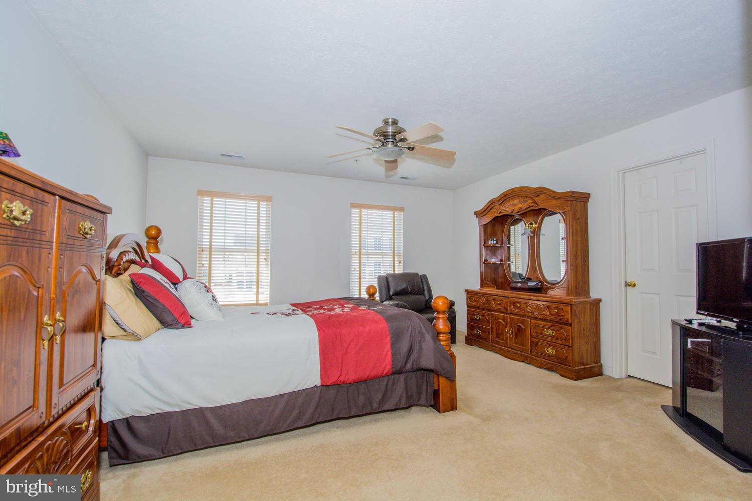 HOLLY WOODS - Residential