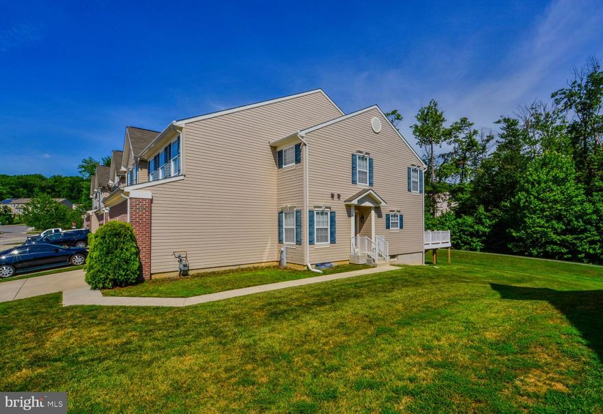 GREAT OPPORTUNITY......GREAT LOCATION......GREAT VIEW......END UNIT, PRIVATE SIDE ENTRY TO YOUR OPEN AND SPACIOUS  VILLA.   GOOD OPEN FLOOR PLAN WITH FORMAL LIVING & DINING ROOMS, OPEN 2 STORY FAMILY ROOM WITH FIREPLACE AND LARGE EAT-IN KITCHEN.  FULL WALL OF WINDOWS OVERLOOKING THE LUSH WOODS AND WALKING TRAIL.  THE 2ND LEVEL LOFT SPACE CAN BE CONVERTED TO A 3RD BEDROOM IF NEEDED.  3 FINISHED LEVELS  WAITING FOR YOUR PERSONAL TOUCHES!