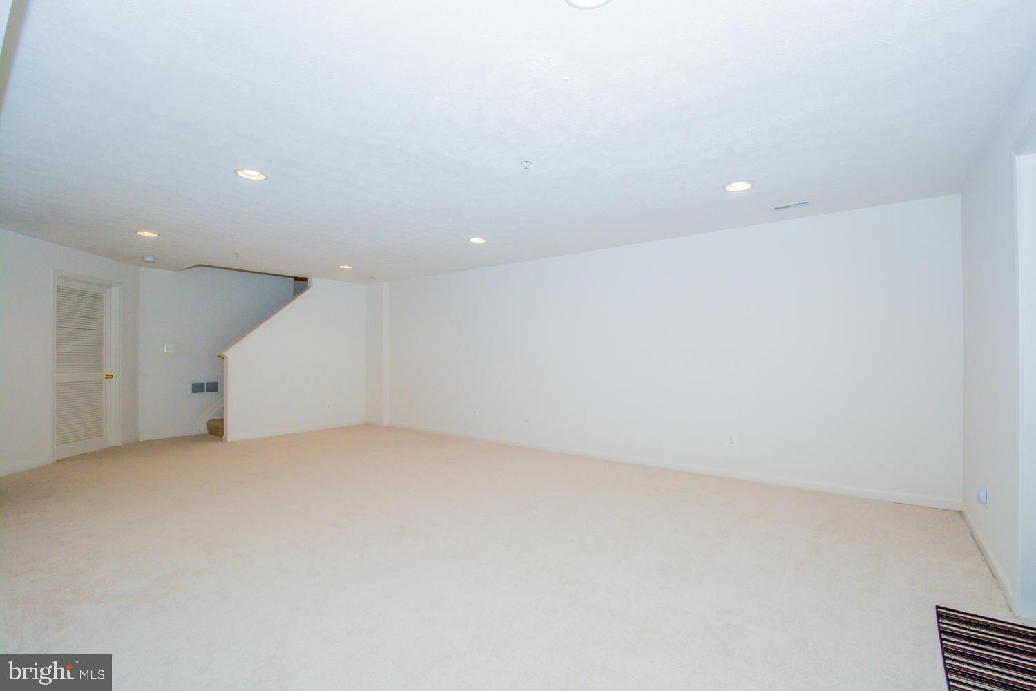 HOLLY WOODS - Residential