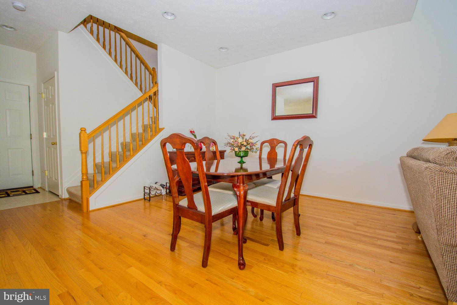 HOLLY WOODS - Residential