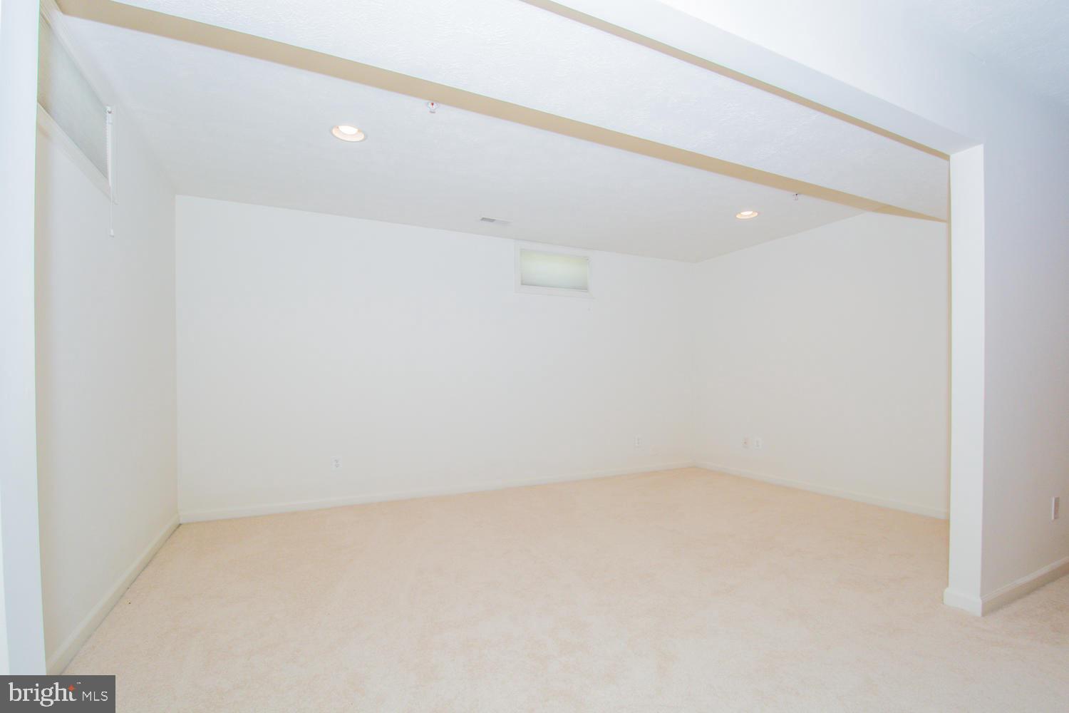 HOLLY WOODS - Residential