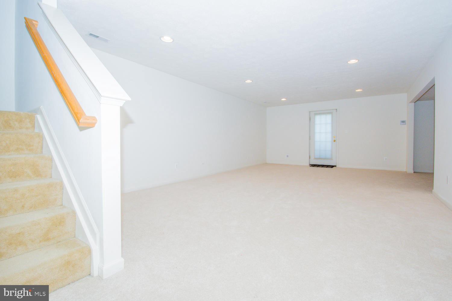 HOLLY WOODS - Residential