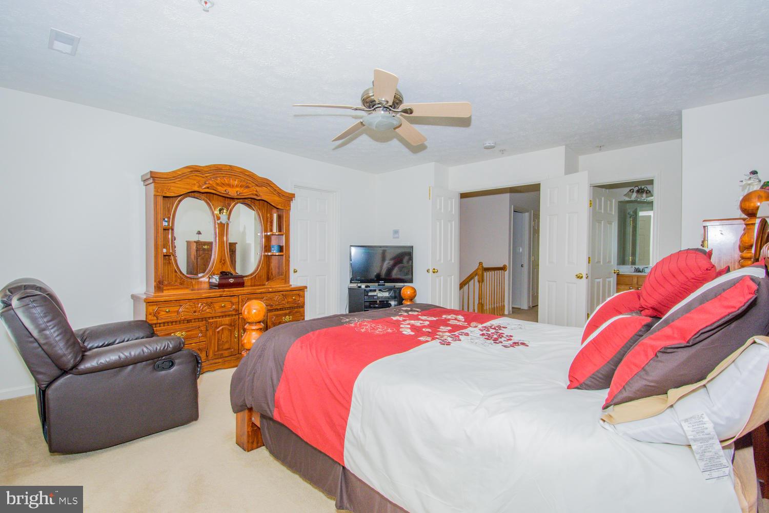 HOLLY WOODS - Residential