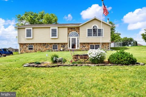 Homes For Sale - 1228 Candice Lane<br/> CHAMBERSBURG, PA 17201