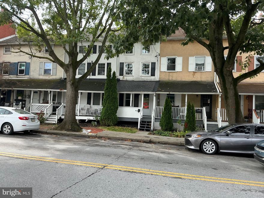 West Chester Boro row 2 bedroom  home with some updates.  New carpet,  new kitchen floor, new appliances , freshly painted.
Brand new basement waterproofing system. Fenced in back yard.