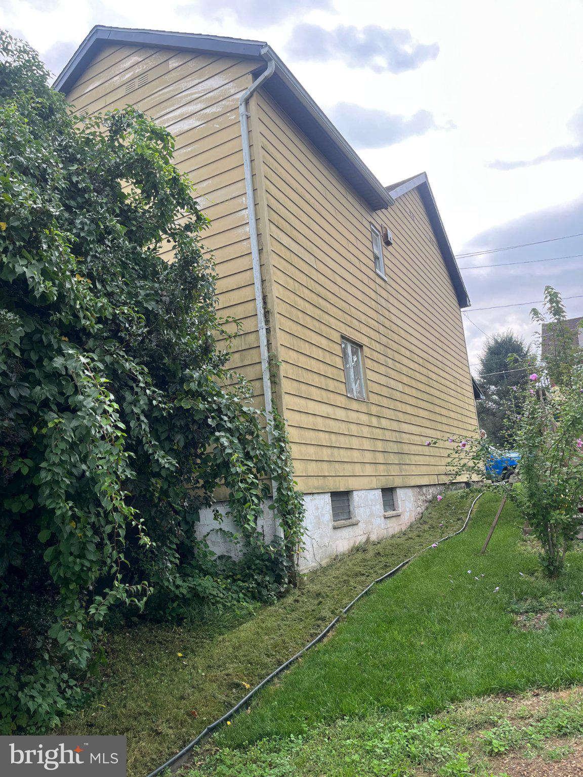 211 MAPLE AVENUE