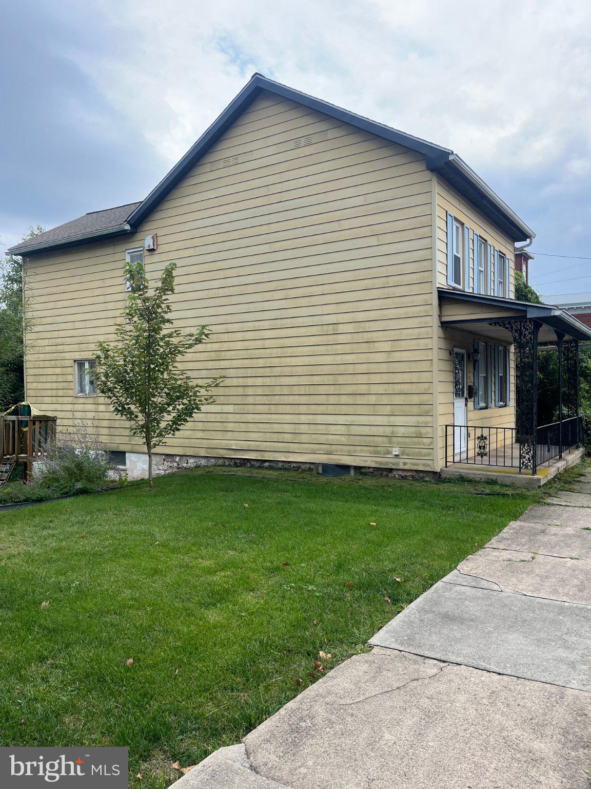 211 MAPLE AVENUE
