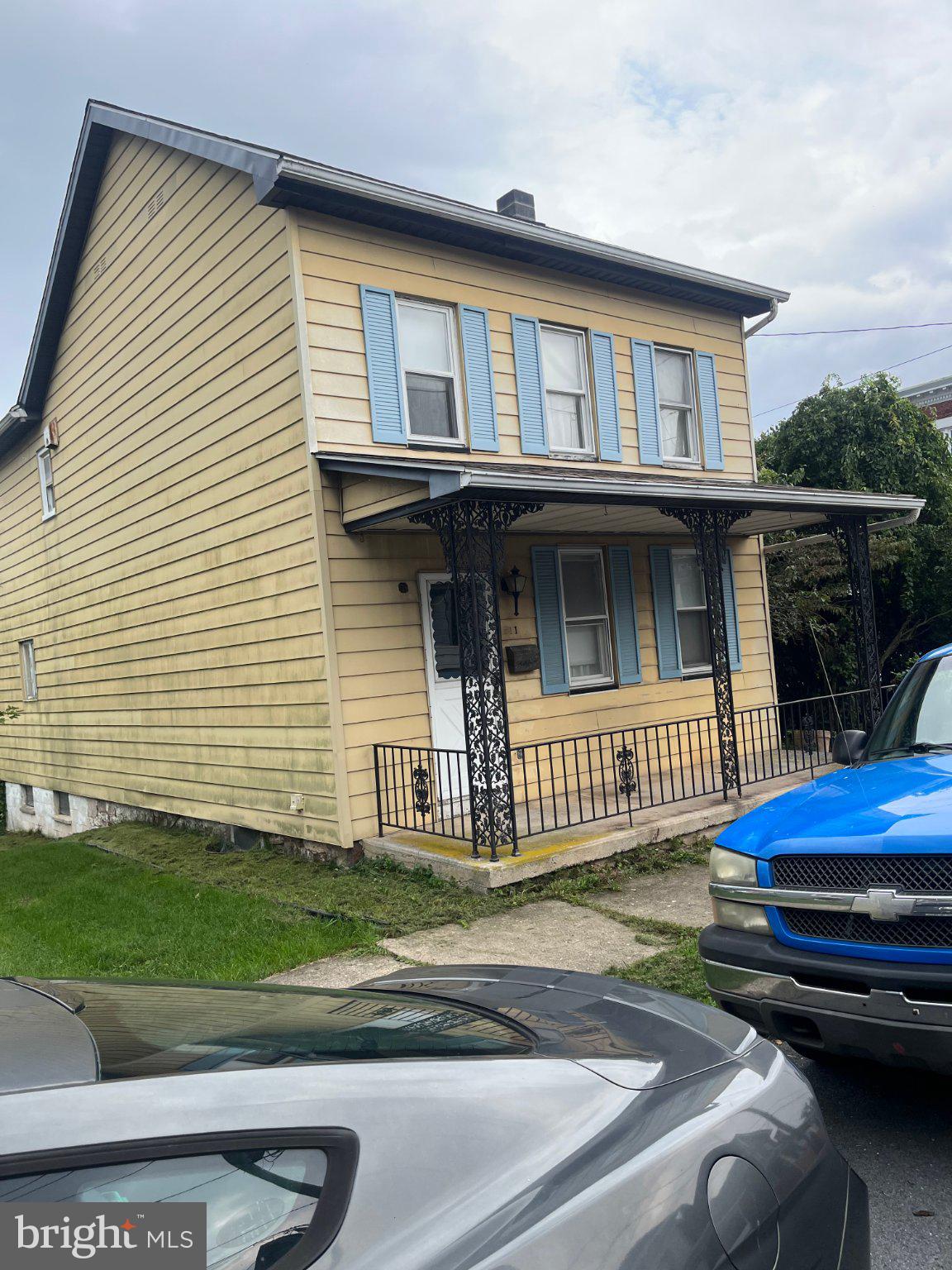 211 MAPLE AVENUE