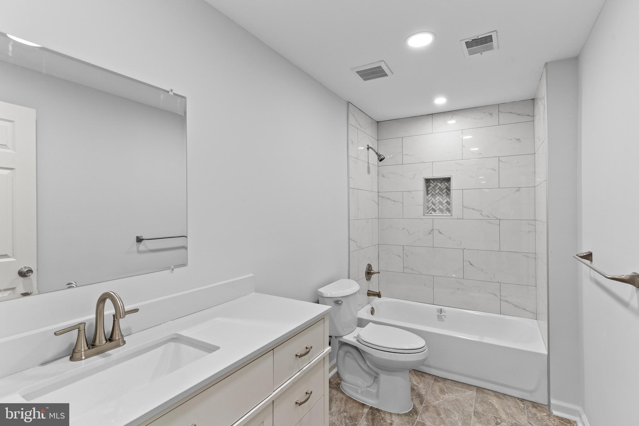 LANDINGS POINT CONDO - Residential