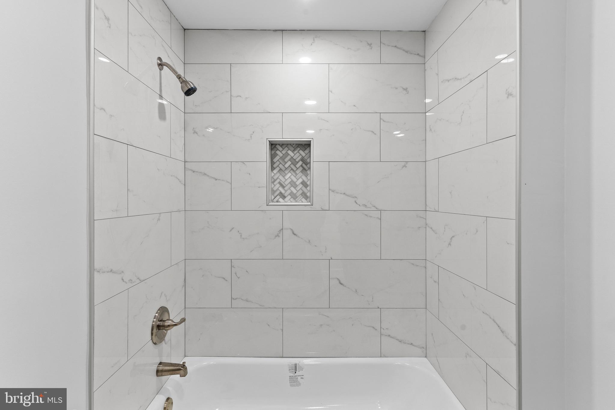 LANDINGS POINT CONDO - Residential