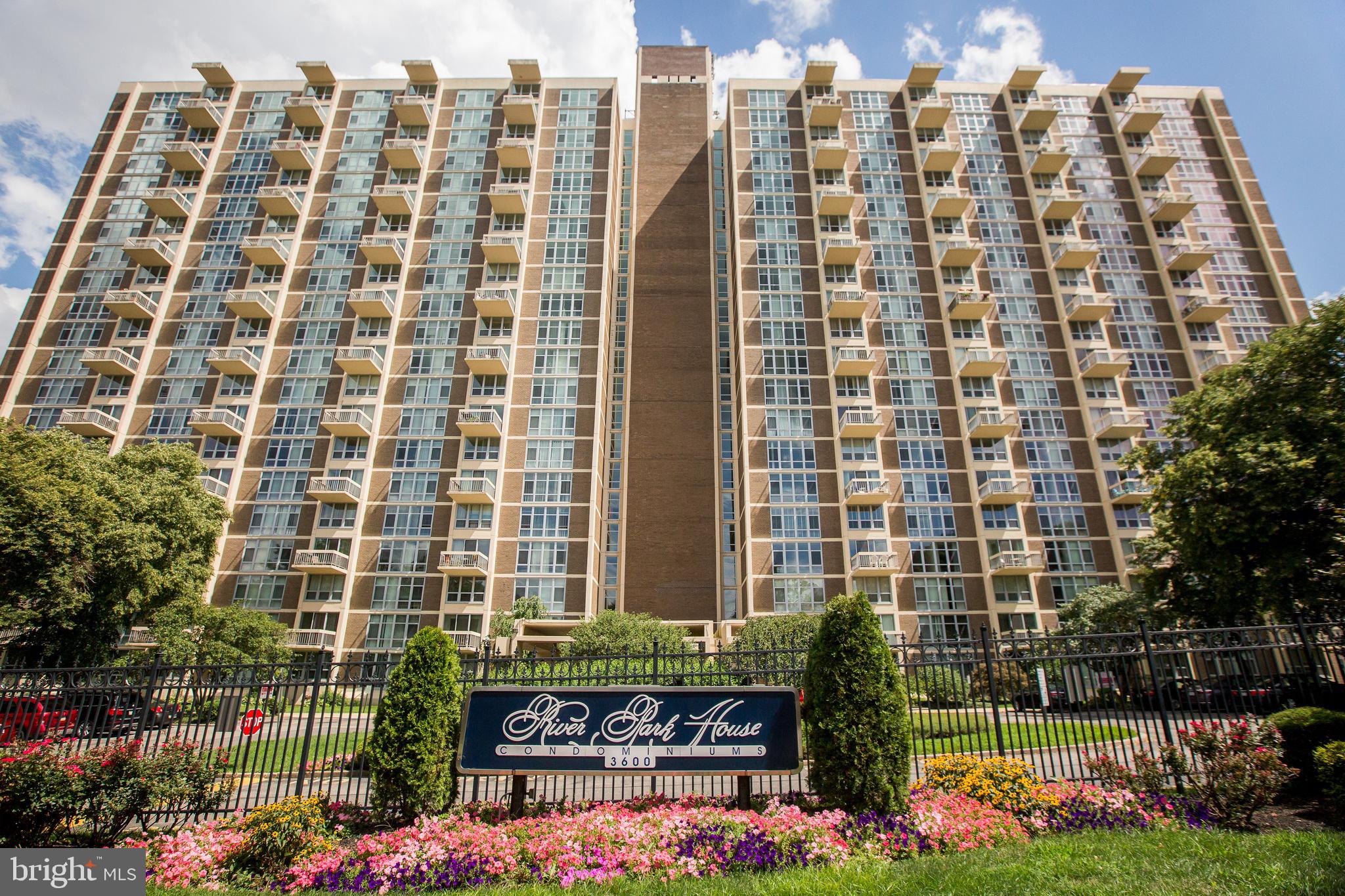 Welcome to Unit 907 at River Park House, a spacious 1-bedroom, 1-bath condo offering comfort, convenience, and an abundance of natural light. With approximately 940 sq. ft. of living space, this home provides an open, airy feel that’s perfect for both relaxing and entertaining.
Inside, you’ll find a generous living room with large picture windows that frame beautiful city and treetop views. The galley-style kitchen features ample cabinet space and flows into the dining area. The spacious bedroom offers excellent closet storage, and the full bath is well-sized and ready for your personal touch. An in-unit washer and dryer add everyday convenience.
River Park House residents enjoy full-service amenities including 24-hour security, a staffed front desk, and gated entry. Optional memberships give you access to the fitness center and outdoor seasonal pool. The building also features on-site conveniences like dry cleaning, a hair salon, and additional storage options.
Perfectly located near Fairmount Park, I-76, West River Drive, and City Avenue, this home puts you just minutes from Center City, Manayunk, University City, and King of Prussia. Public transit is a breeze with a SEPTA bus stop right outside and regional rail nearby.
Whether you’re looking for a primary residence or a low-maintenance city retreat, Unit 907 offers the ideal blend of space, amenities, and location. Schedule your showing today!