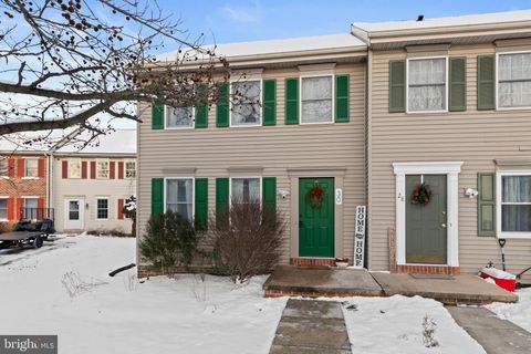 Photo of 30 Cranfield Court, Elizabethtown, PA 17022 (MLS # PALA2045856)