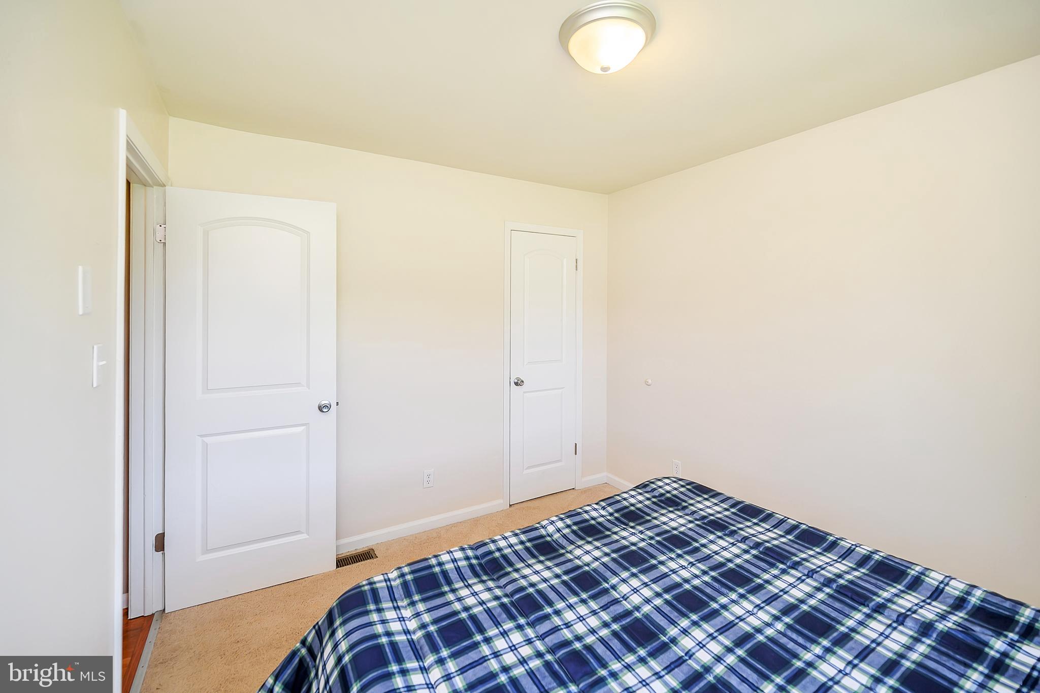 HOLLY CORNER - Residential