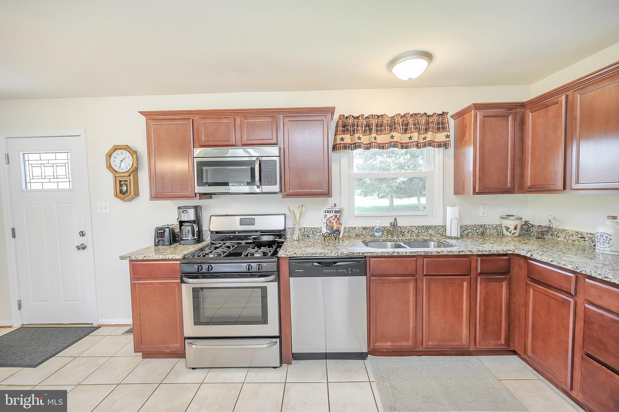 HOLLY CORNER - Residential