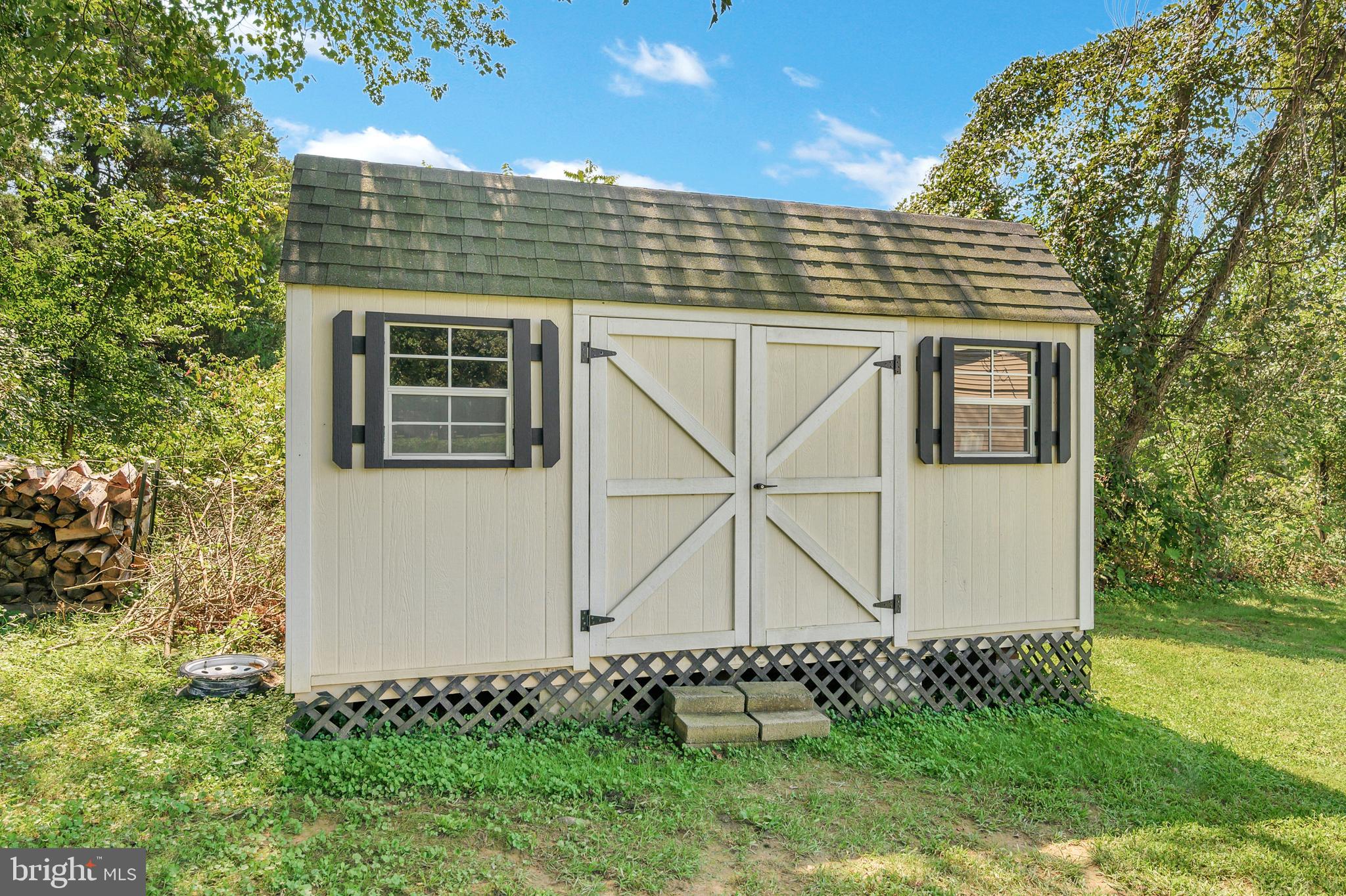 HOLLY CORNER - Residential