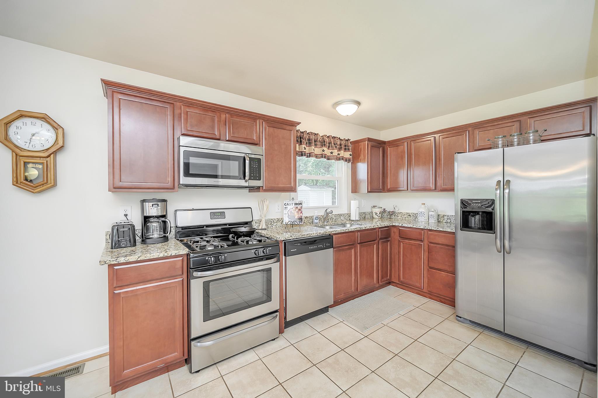 HOLLY CORNER - Residential