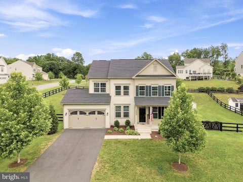 Homes For Sale - 35943 Fieldside Way<br/> ROUND HILL, VA 20141