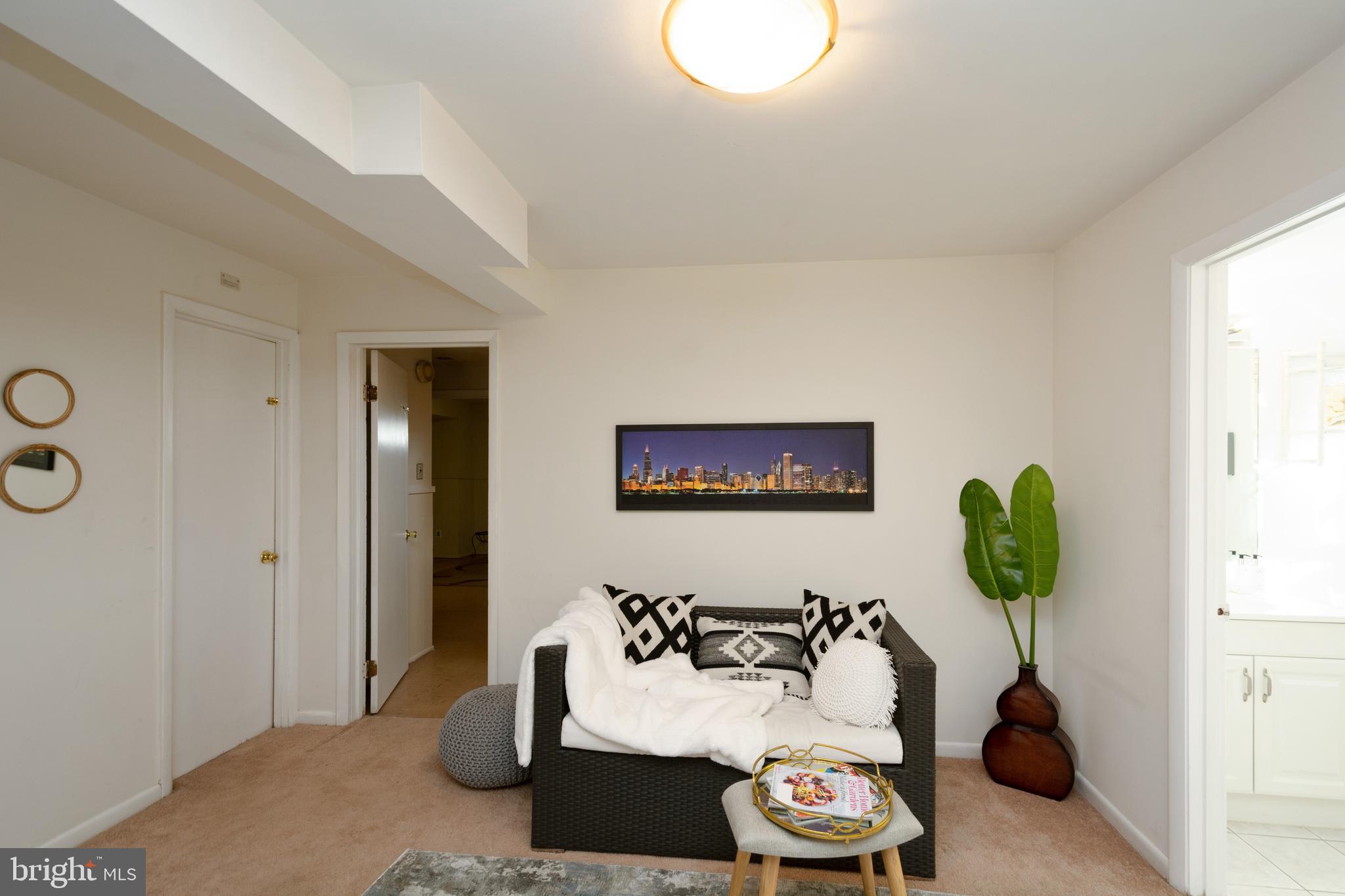 HALLS HILL - Residential