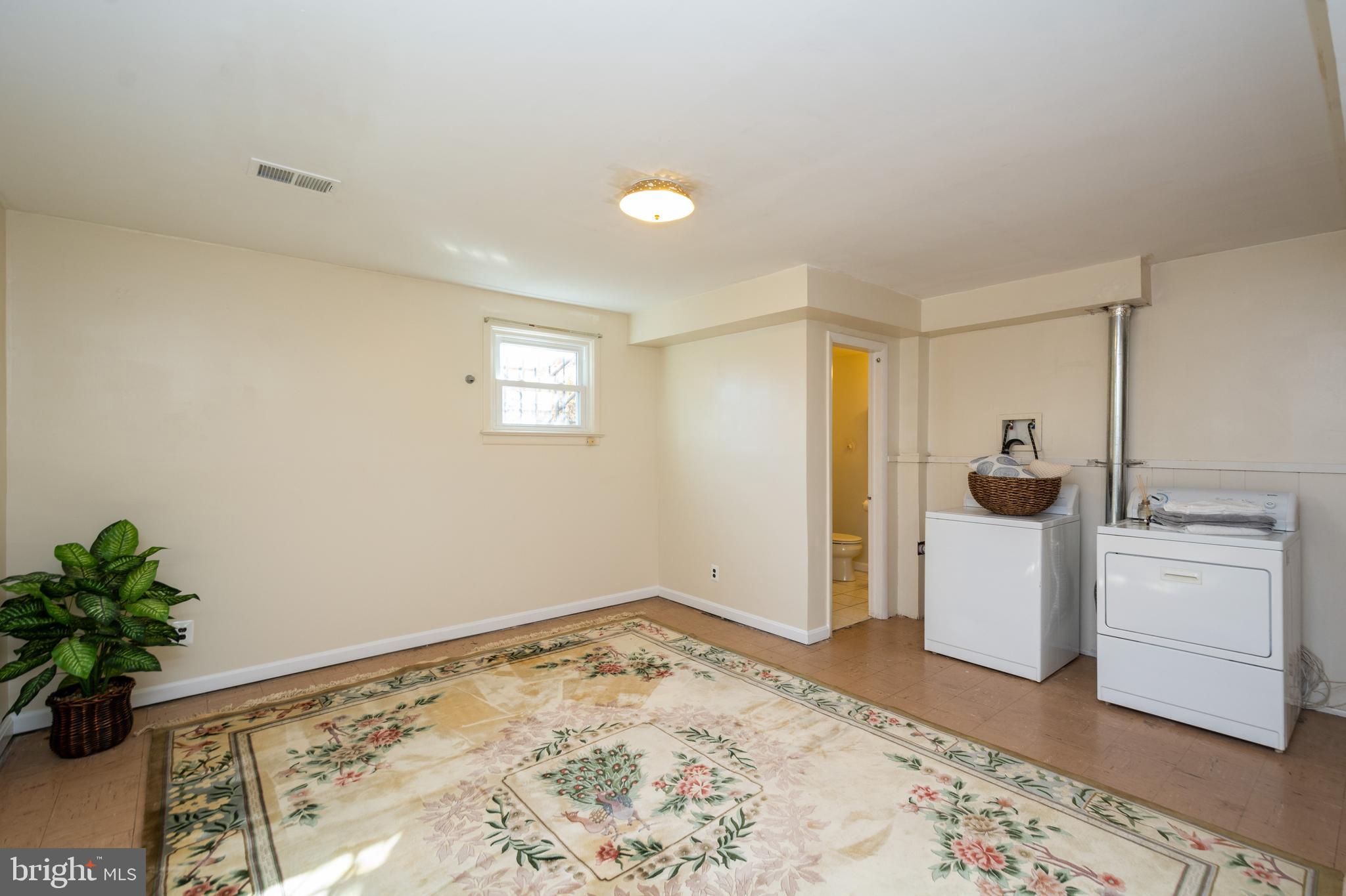 HALLS HILL - Residential