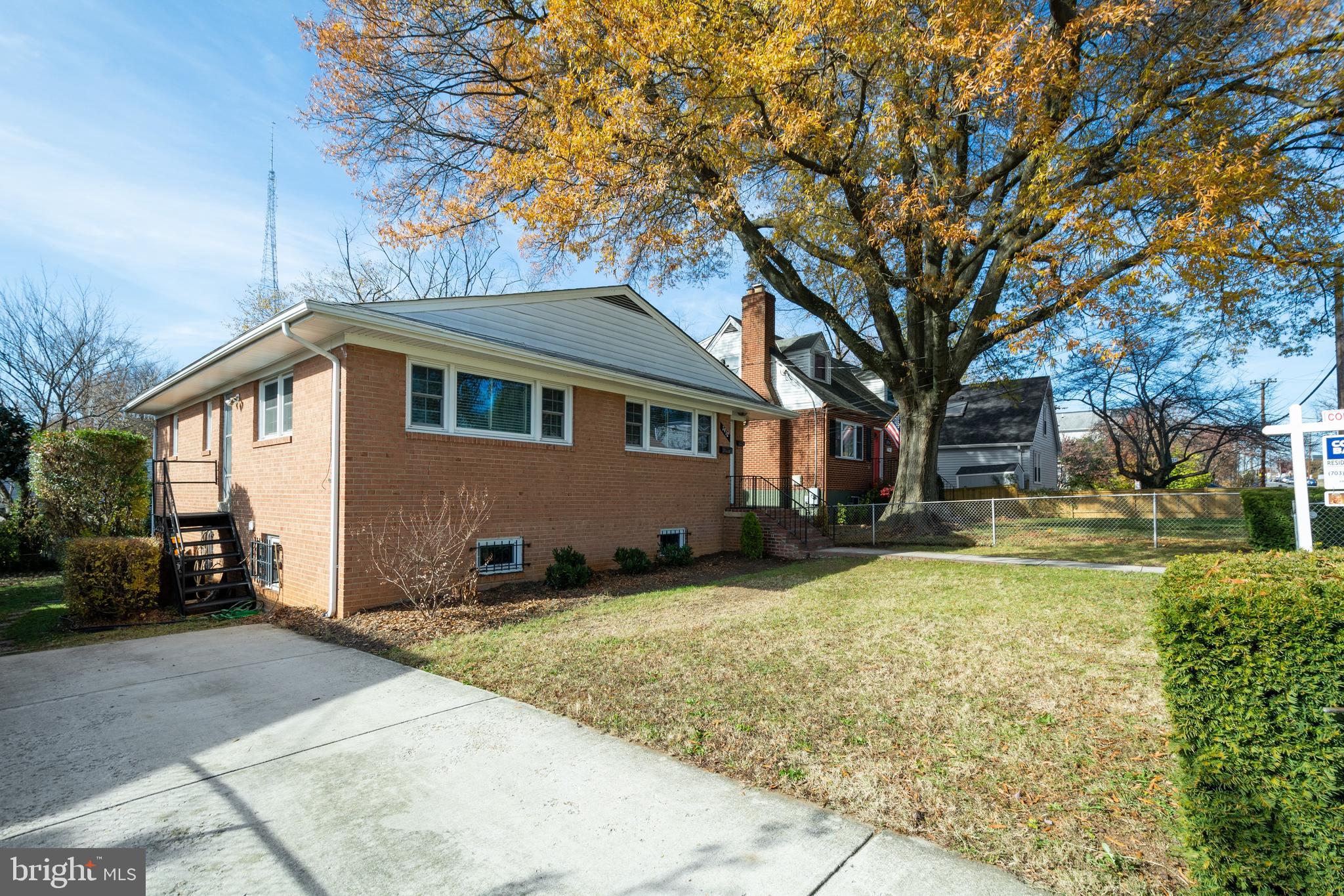 HALLS HILL - Residential