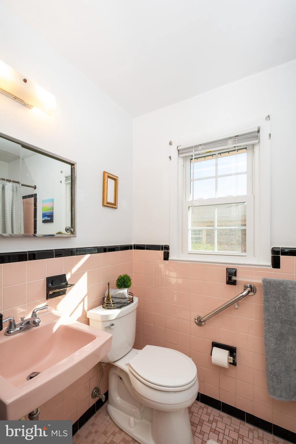 HALLS HILL - Residential