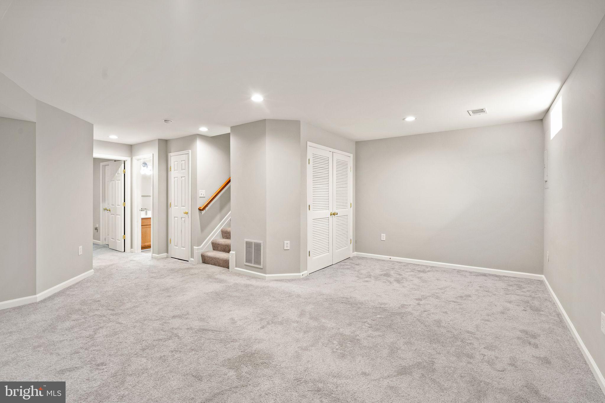 ASHBURN VILLAGE - Residential