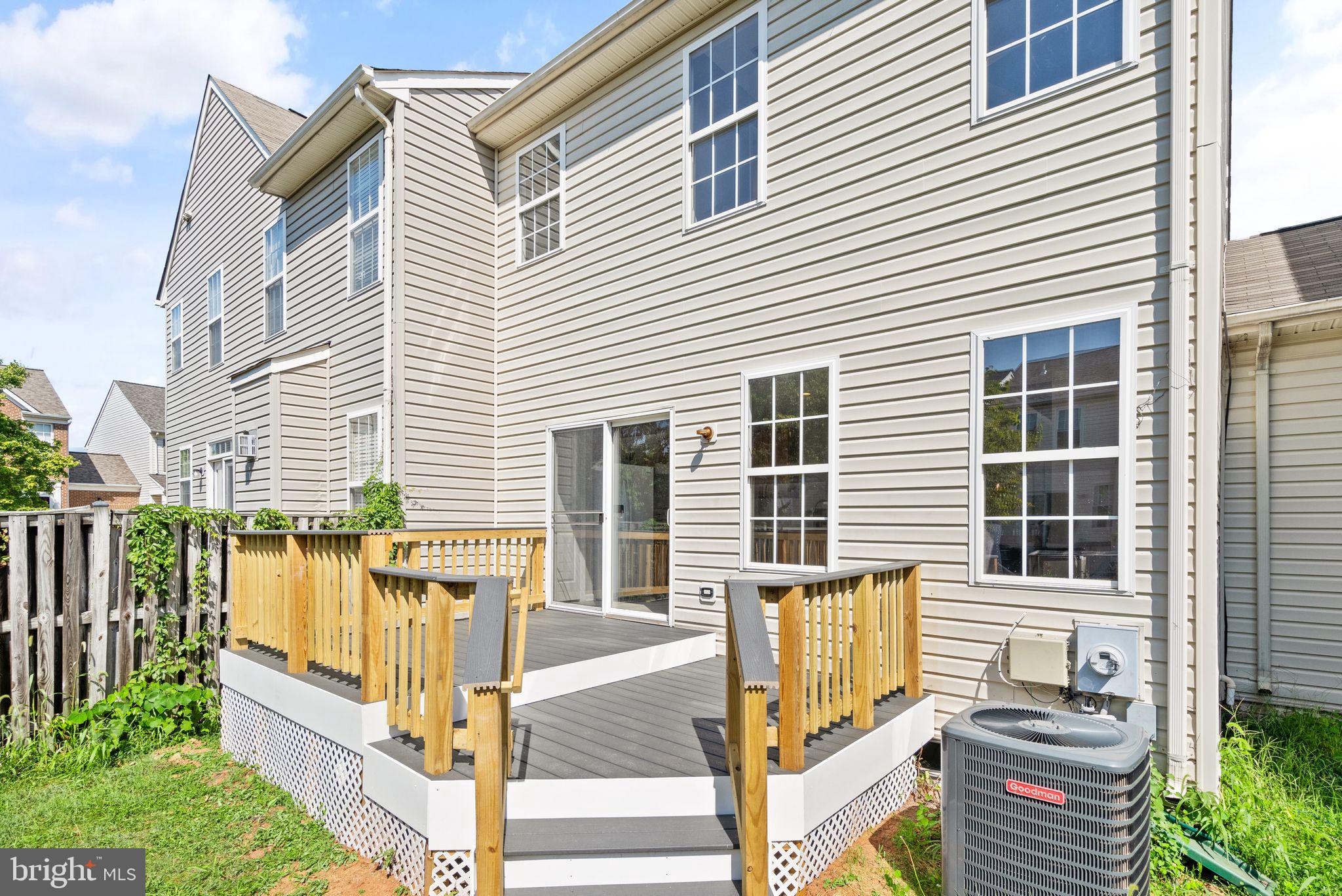 ASHBURN VILLAGE - Residential