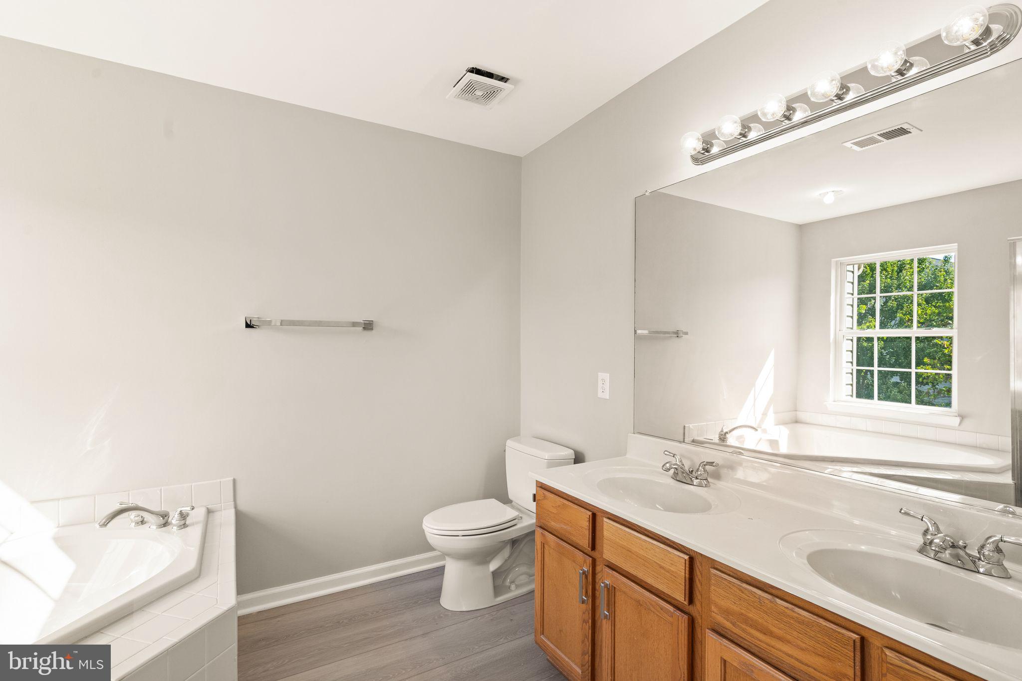 ASHBURN VILLAGE - Residential