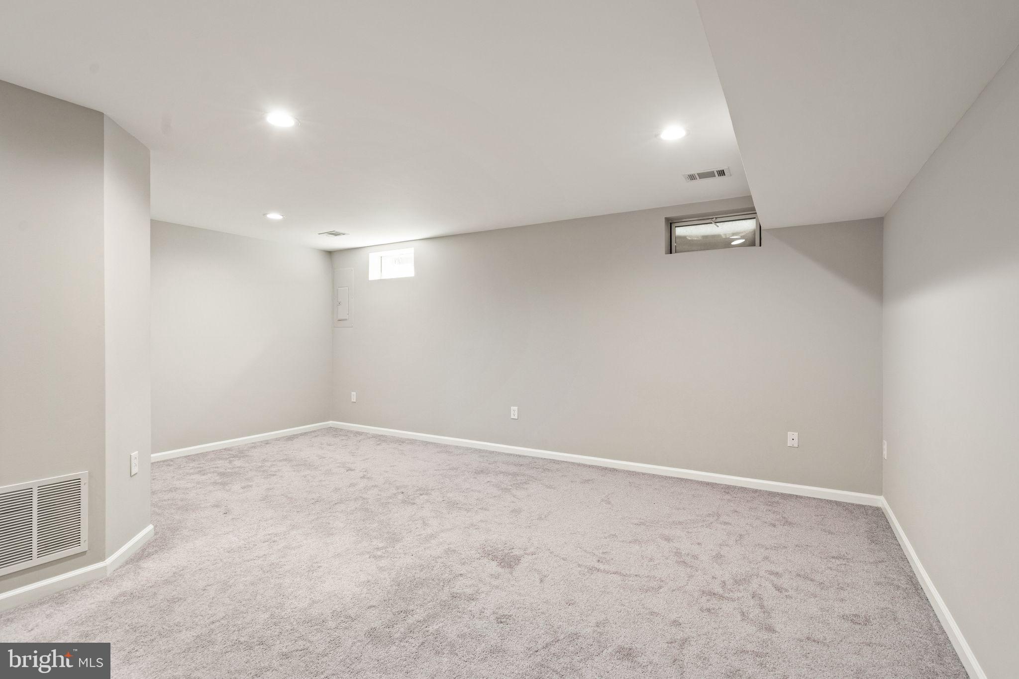 ASHBURN VILLAGE - Residential