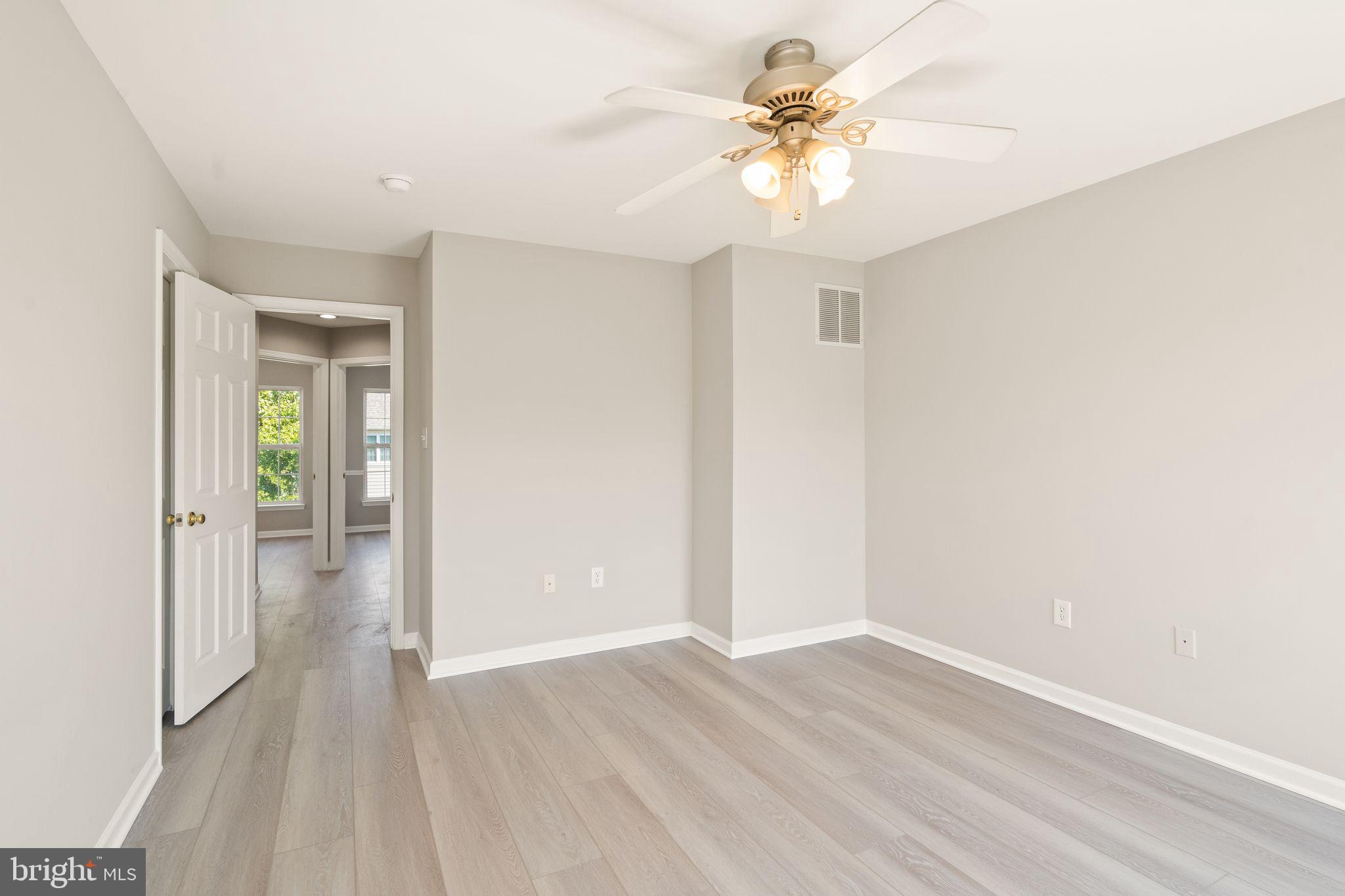 ASHBURN VILLAGE - Residential