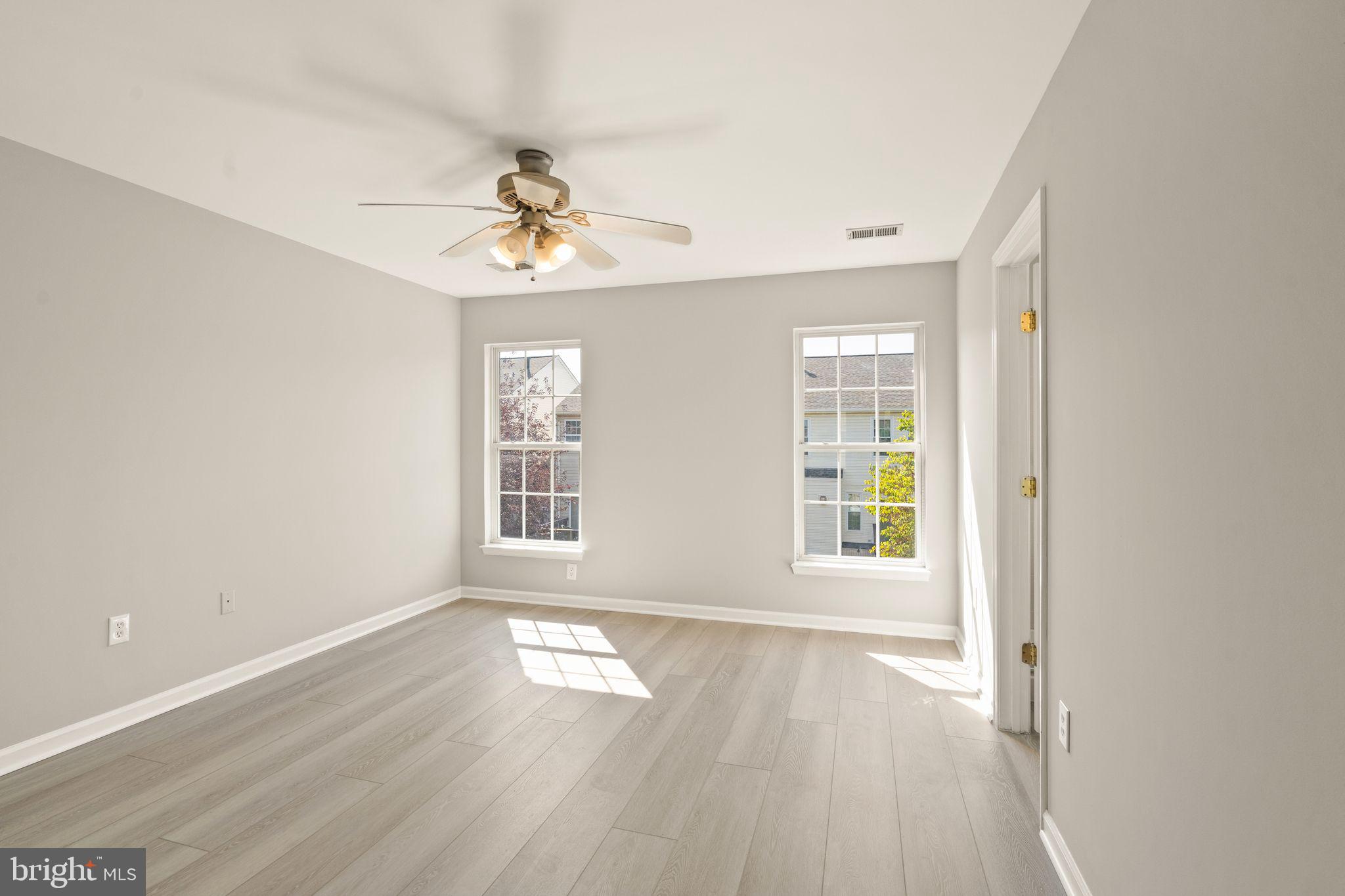 ASHBURN VILLAGE - Residential