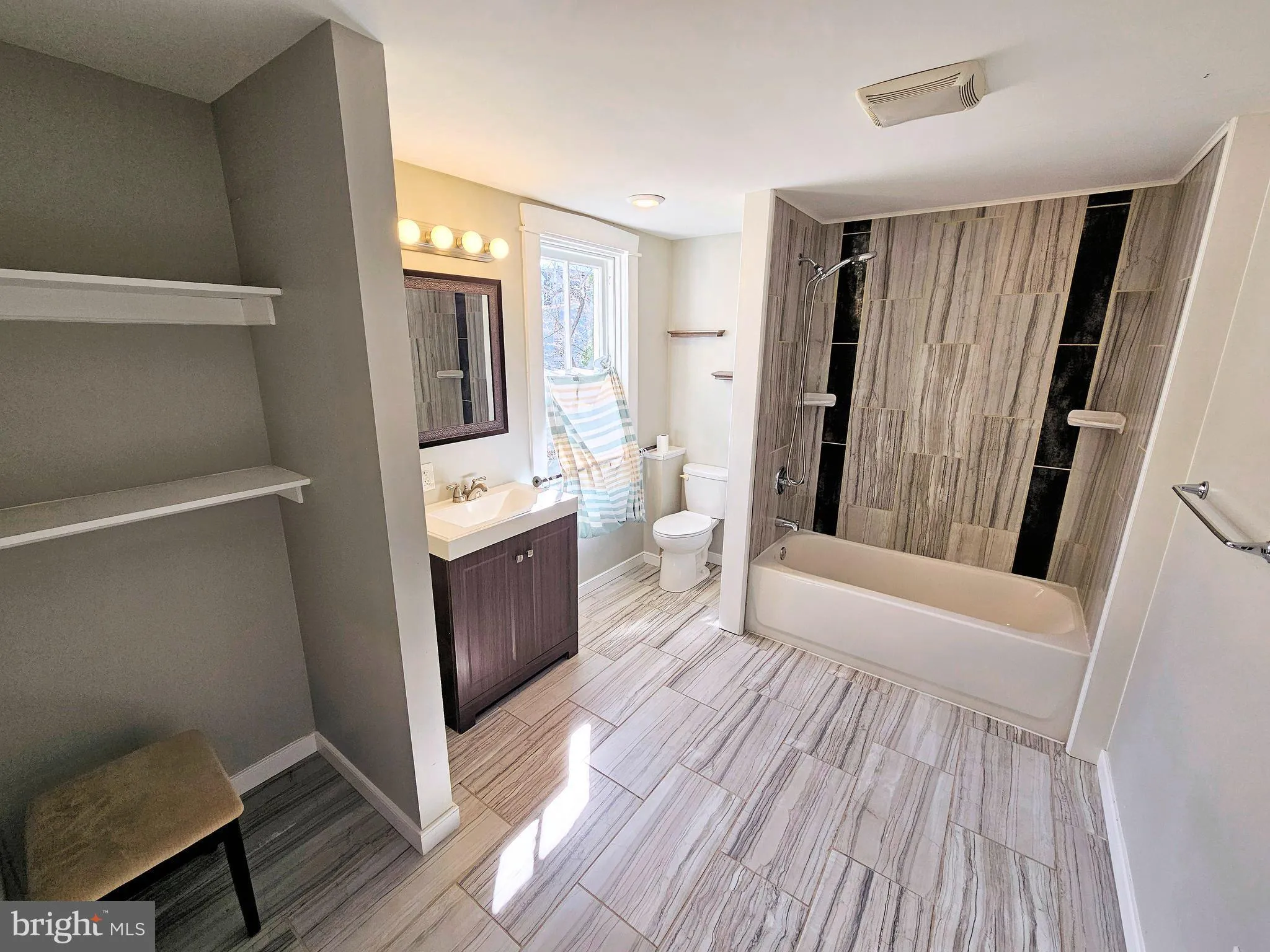 Lancaster, Pennsylvania 17603, United States, 2 Bedrooms Bedrooms, ,1 BathroomBathrooms,Residential,Pending,100724