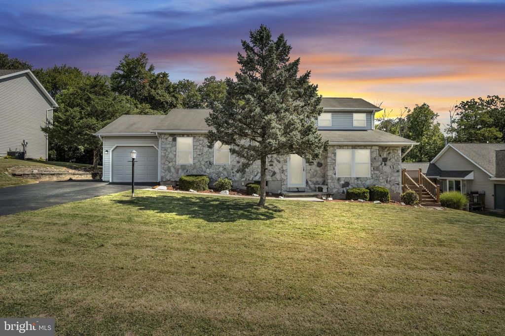 Photo of 45 S Ben Hogan Drive, ETTERS, PA 17319 (MLS # PAYK2093740)