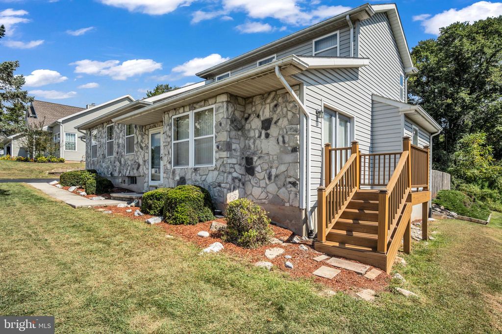 Photo of 45 S Ben Hogan Drive, ETTERS, PA 17319 (MLS # PAYK2093740)