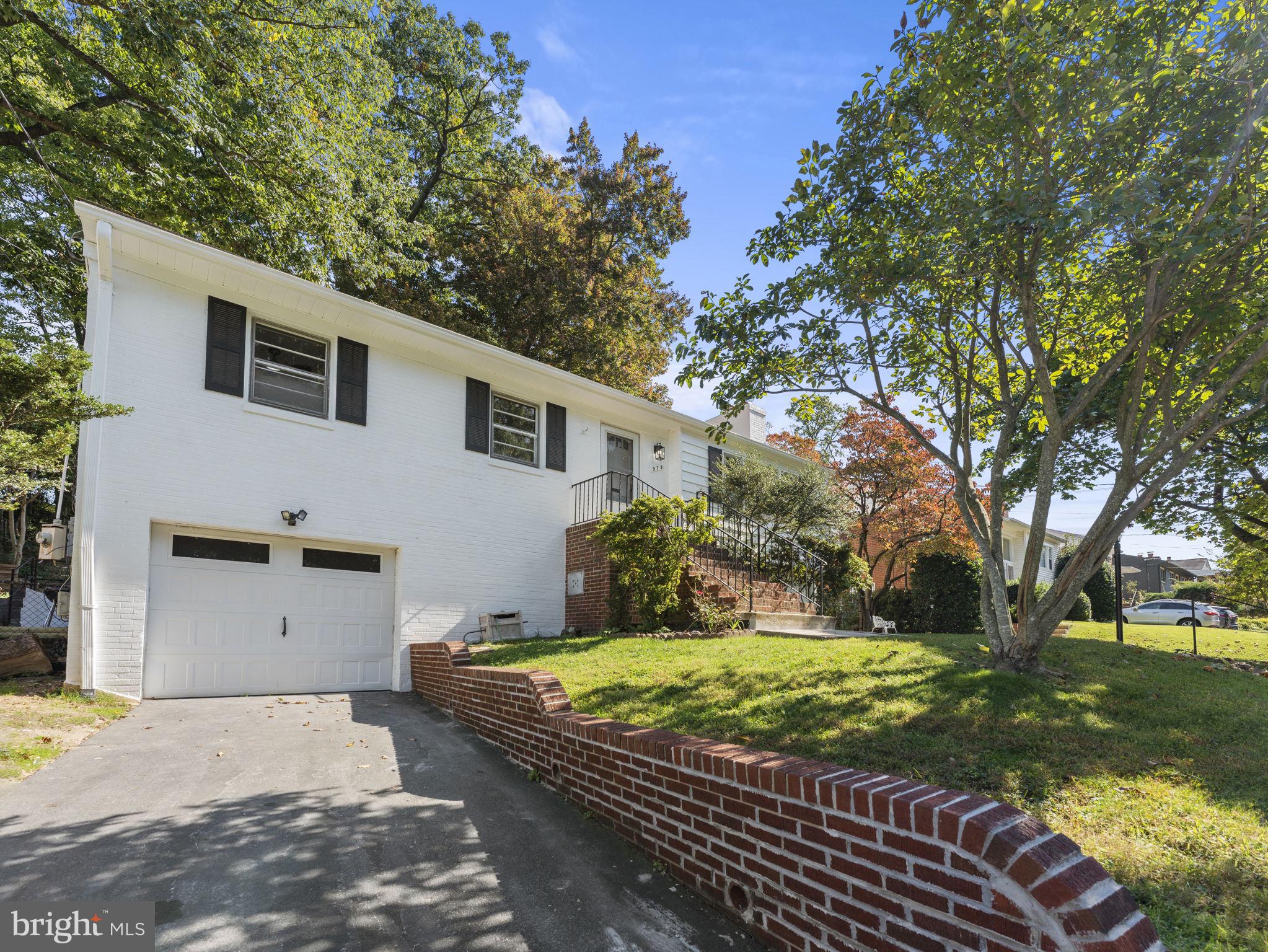 MADISON MANOR - Residential Lease