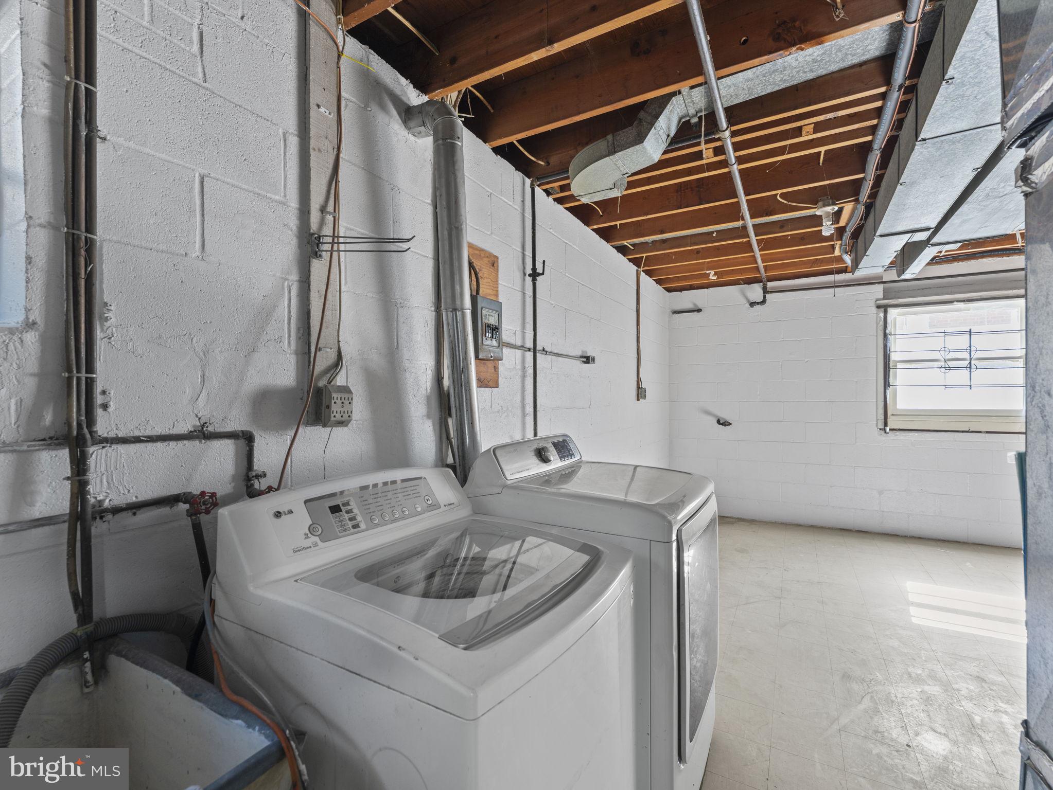 MADISON MANOR - Residential Lease