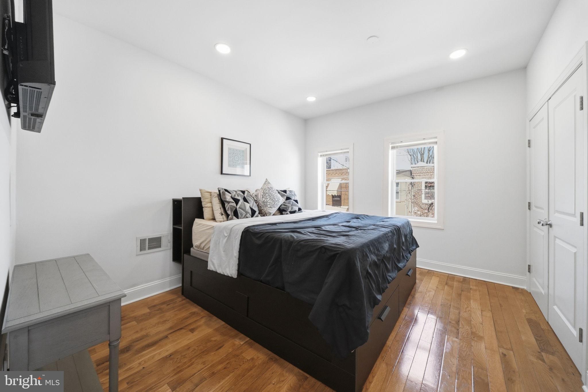 POINT BREEZE - Residential