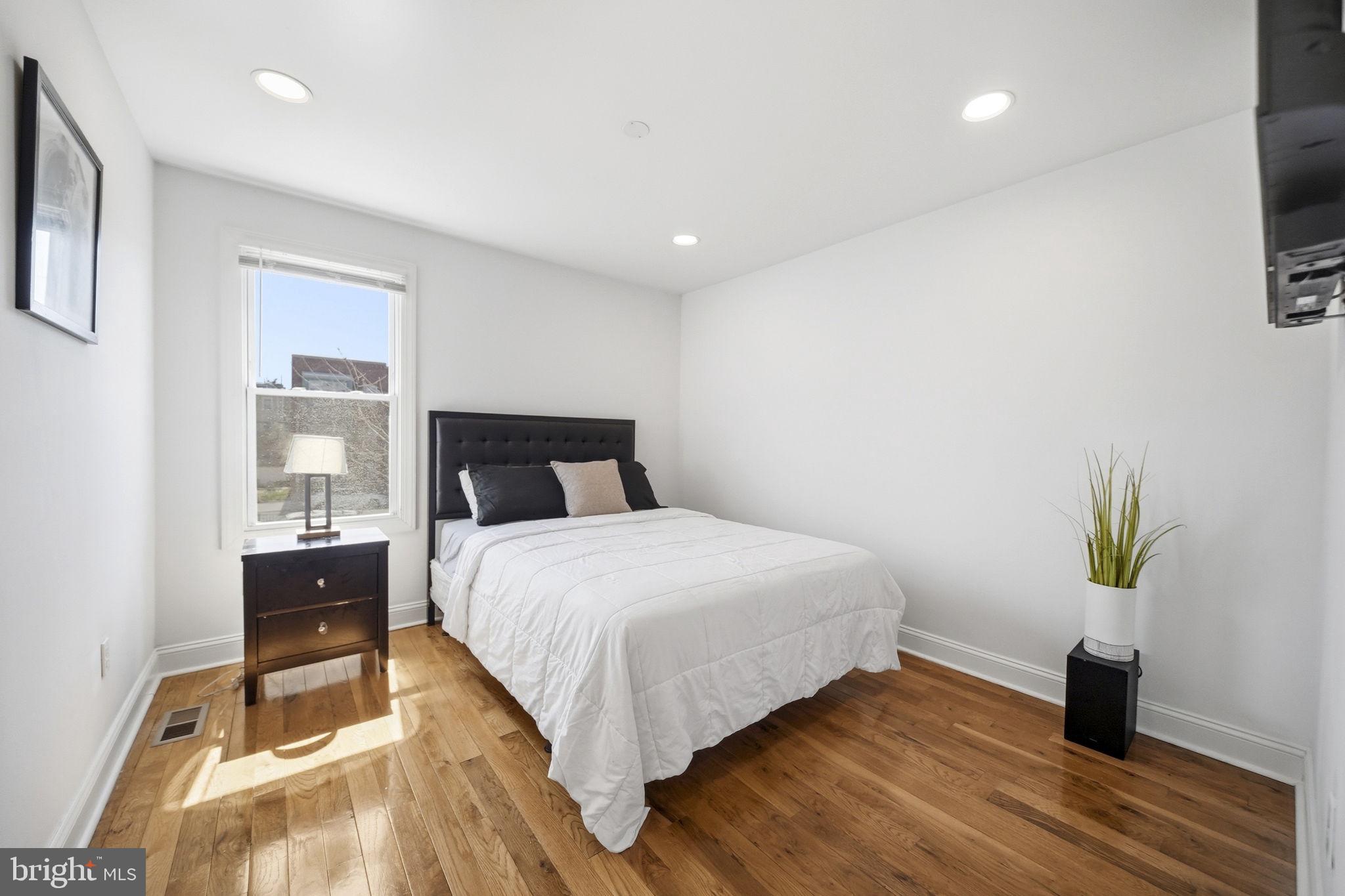 POINT BREEZE - Residential