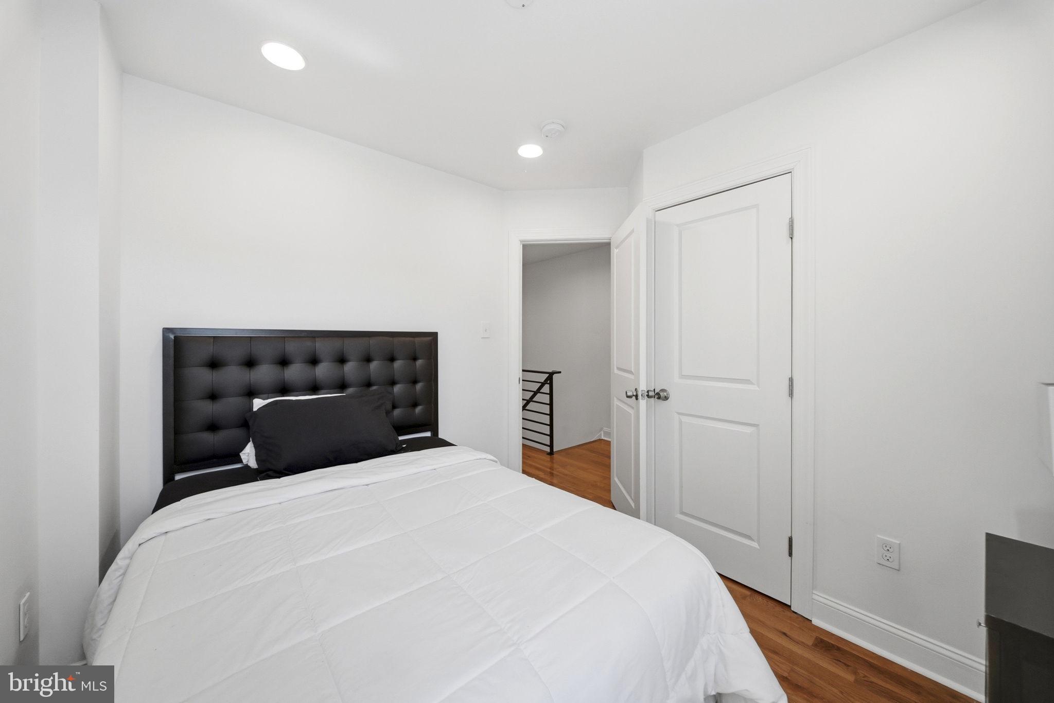 POINT BREEZE - Residential