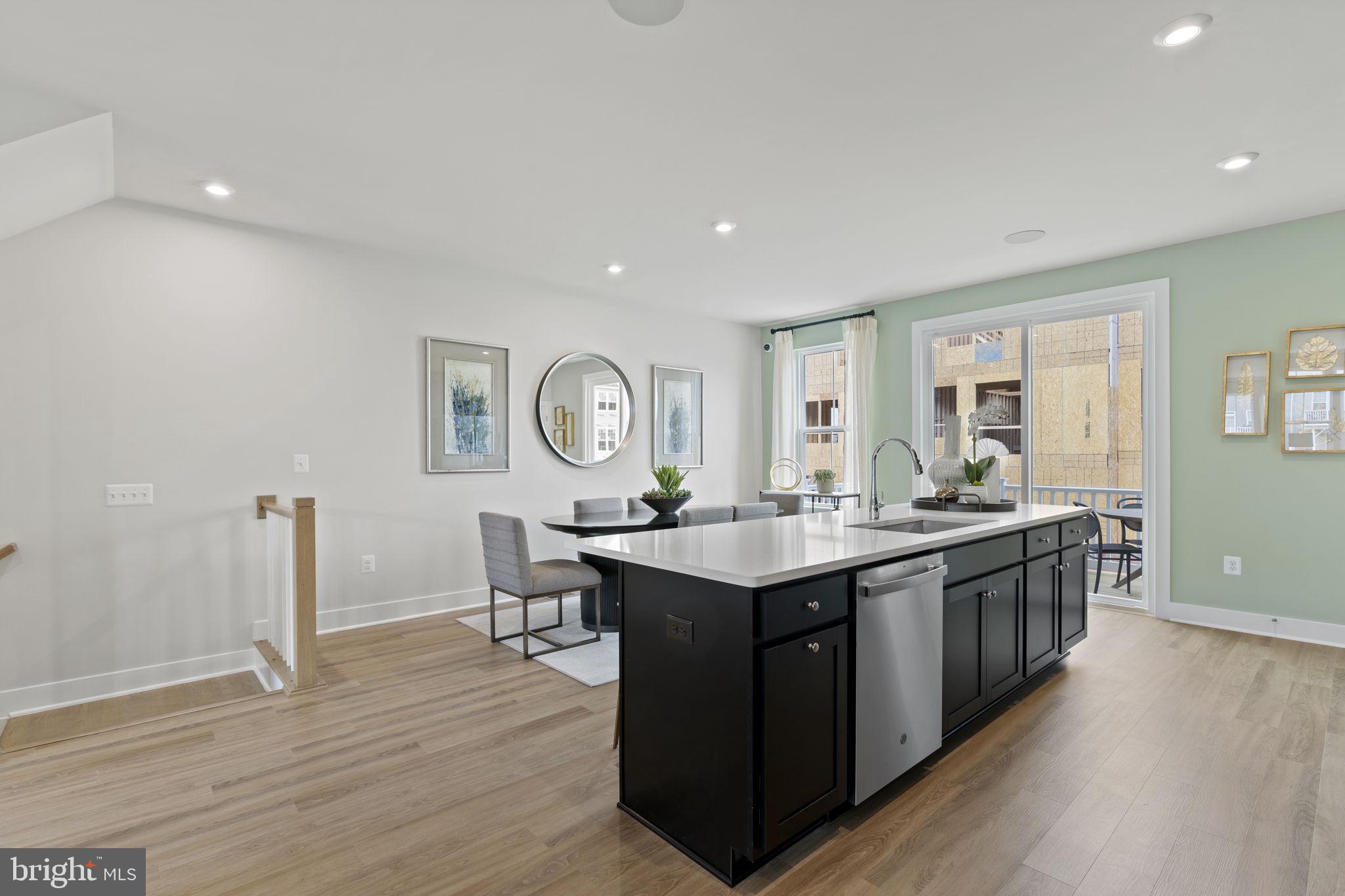 BRADLEY SQUARE - Residential