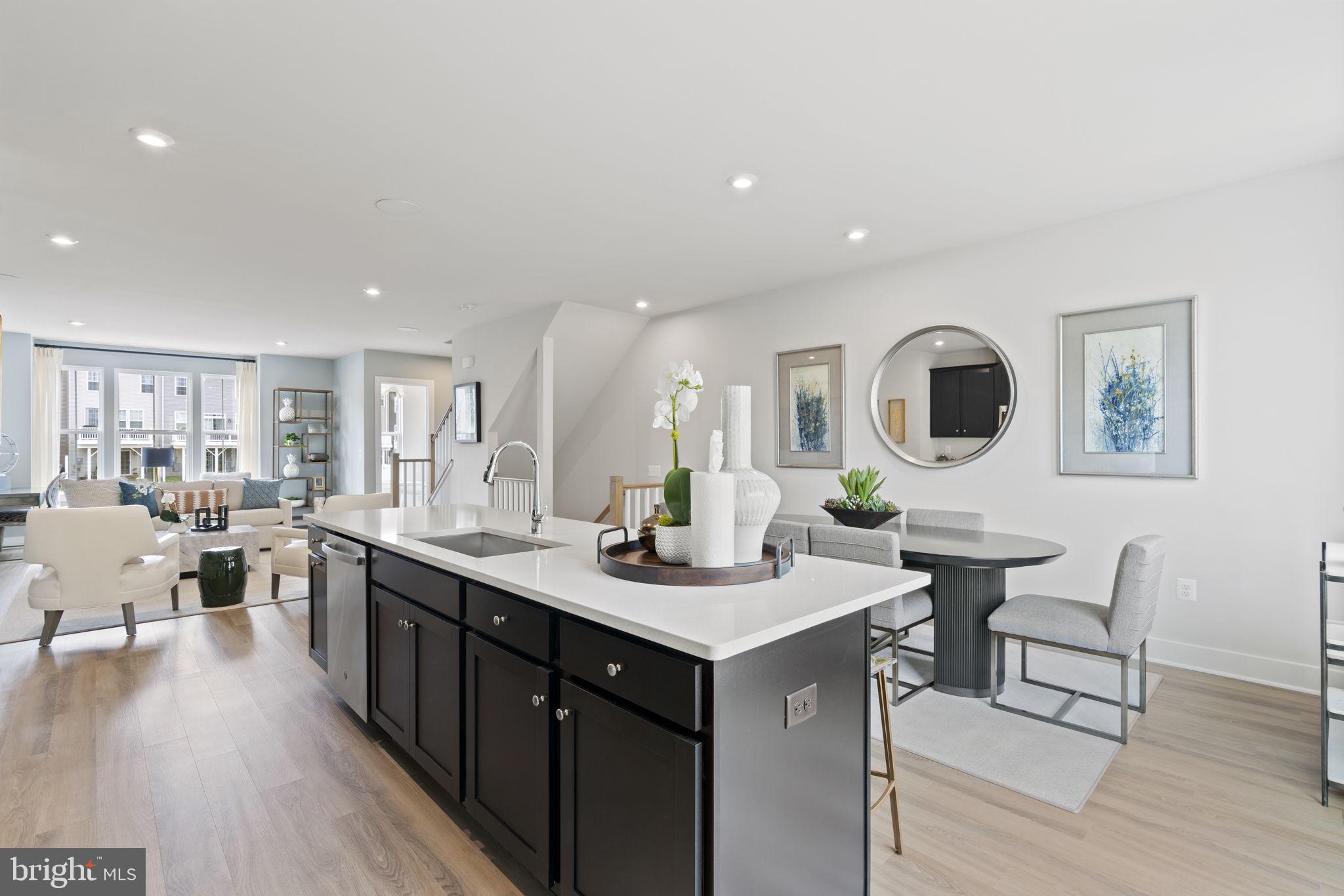 BRADLEY SQUARE - Residential