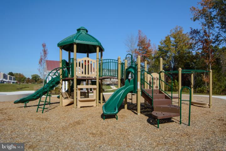 BRADLEY SQUARE - Residential